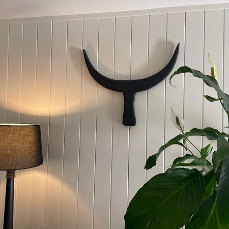 The Black Bull Motel Traralgon Bagian luar foto