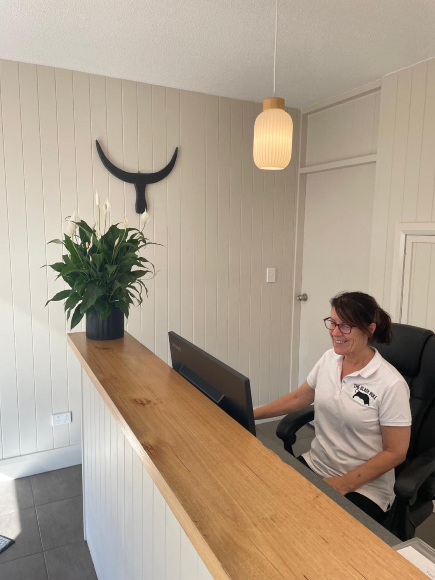 The Black Bull Motel Traralgon Bagian luar foto