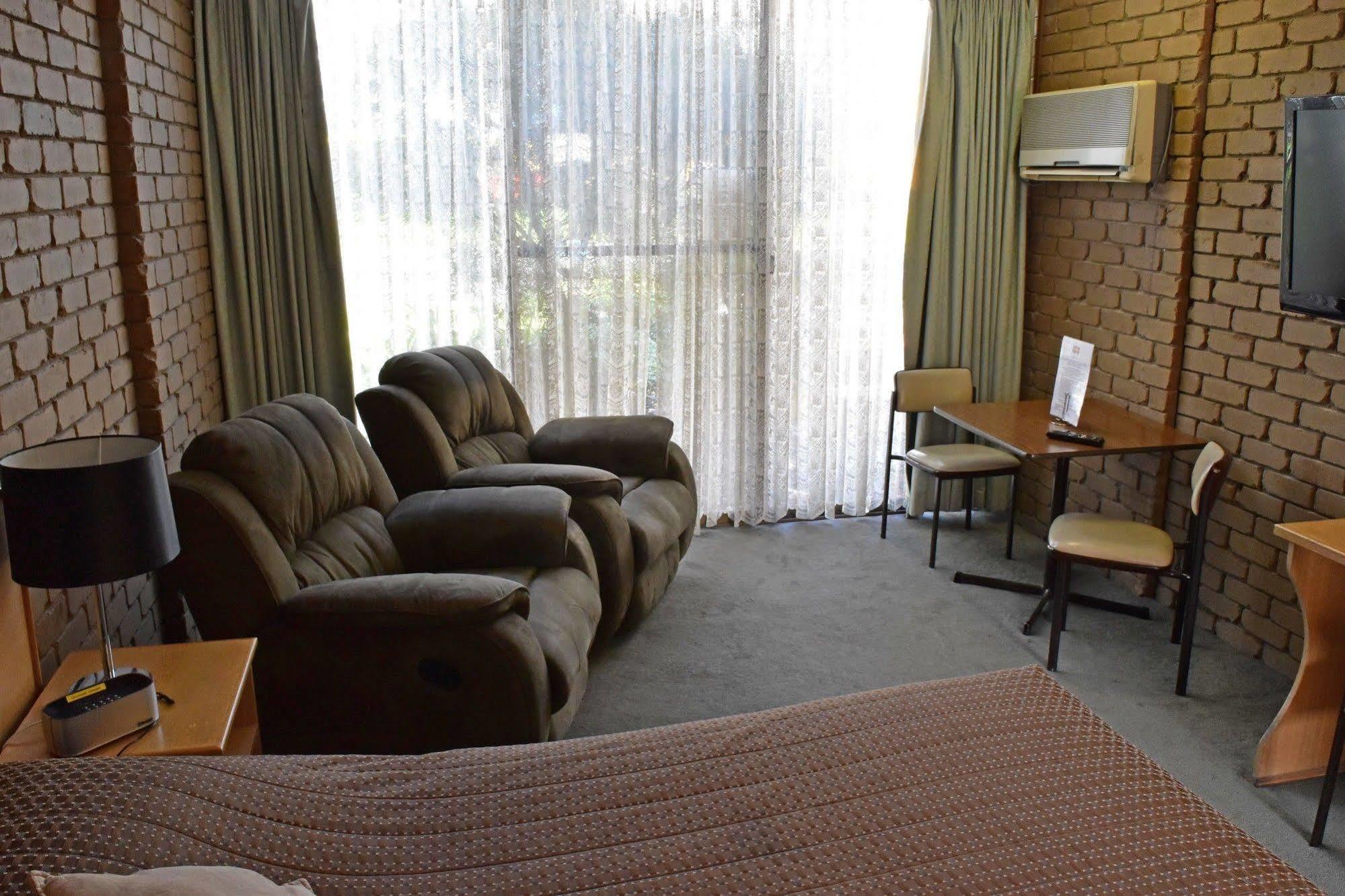 The Black Bull Motel Traralgon Bagian luar foto