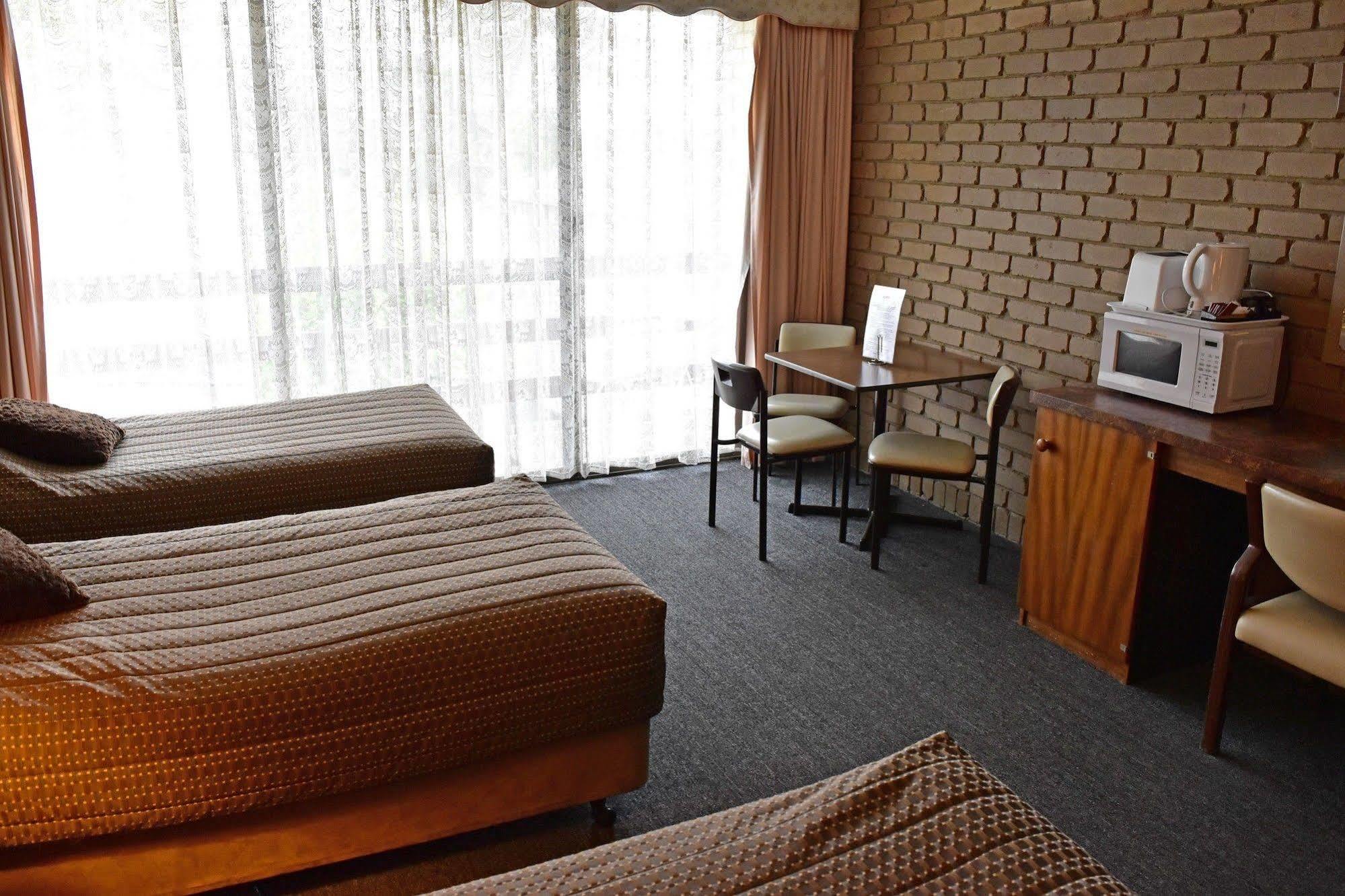 The Black Bull Motel Traralgon Bagian luar foto