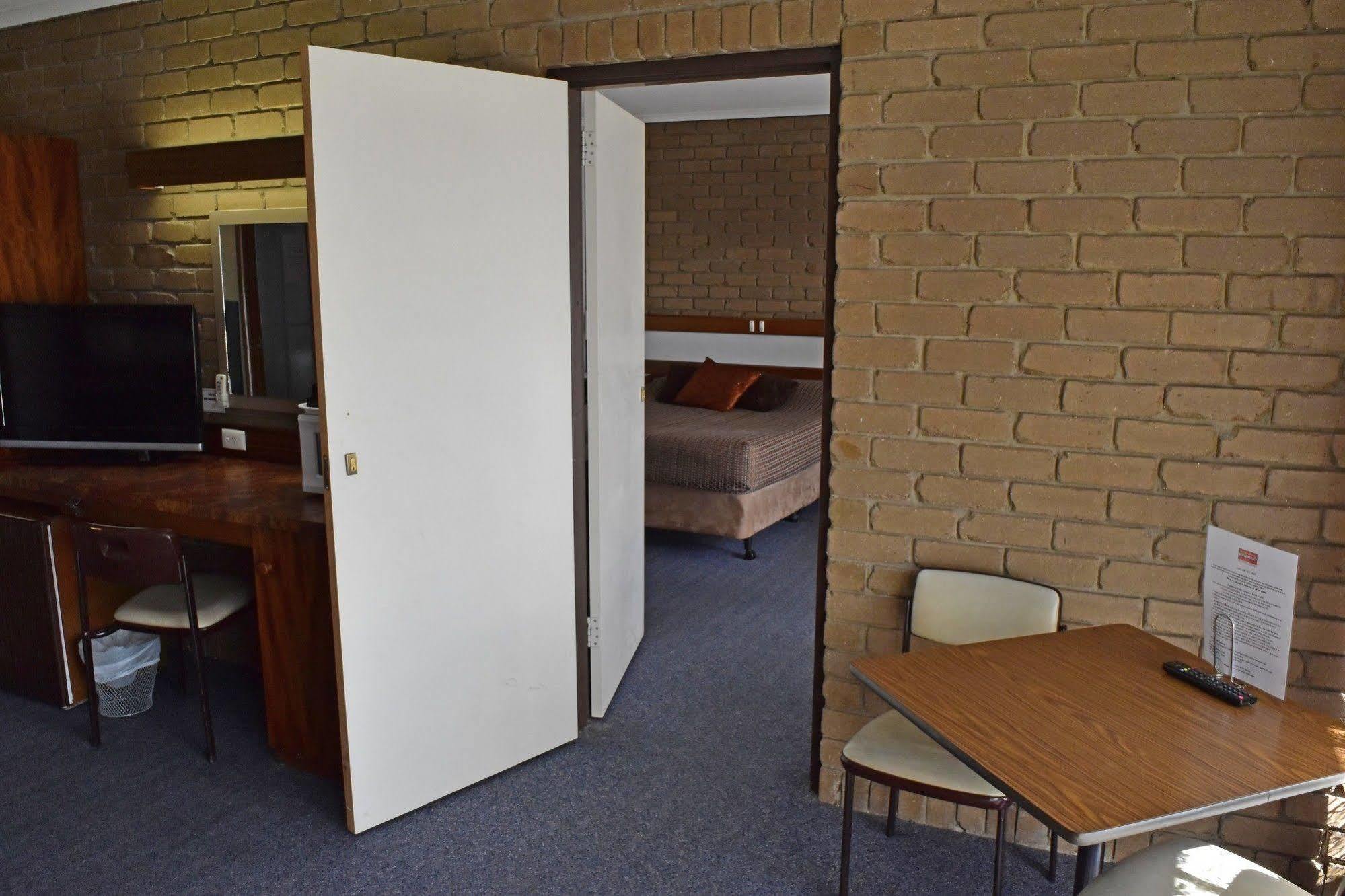 The Black Bull Motel Traralgon Bagian luar foto