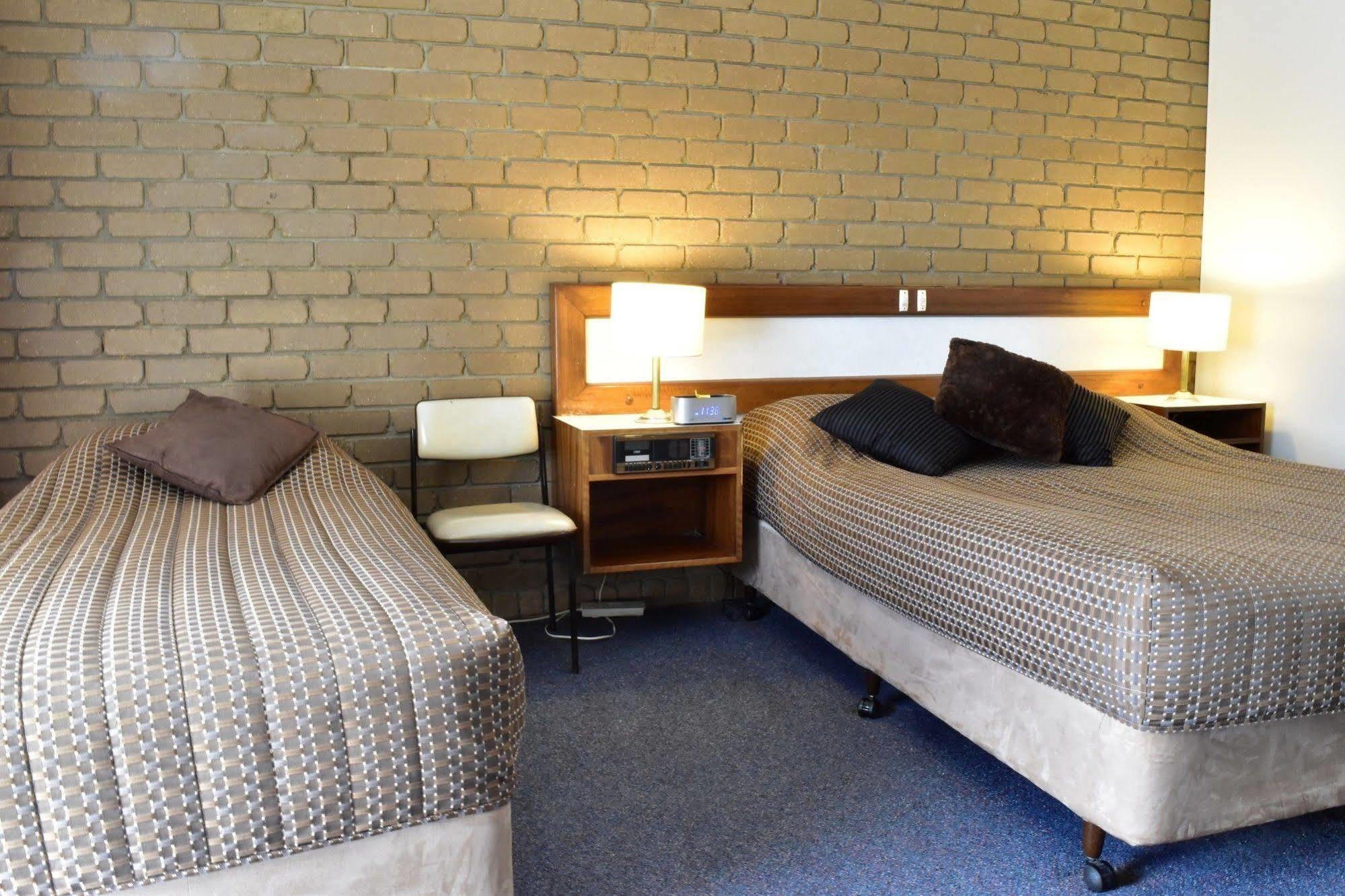 The Black Bull Motel Traralgon Bagian luar foto