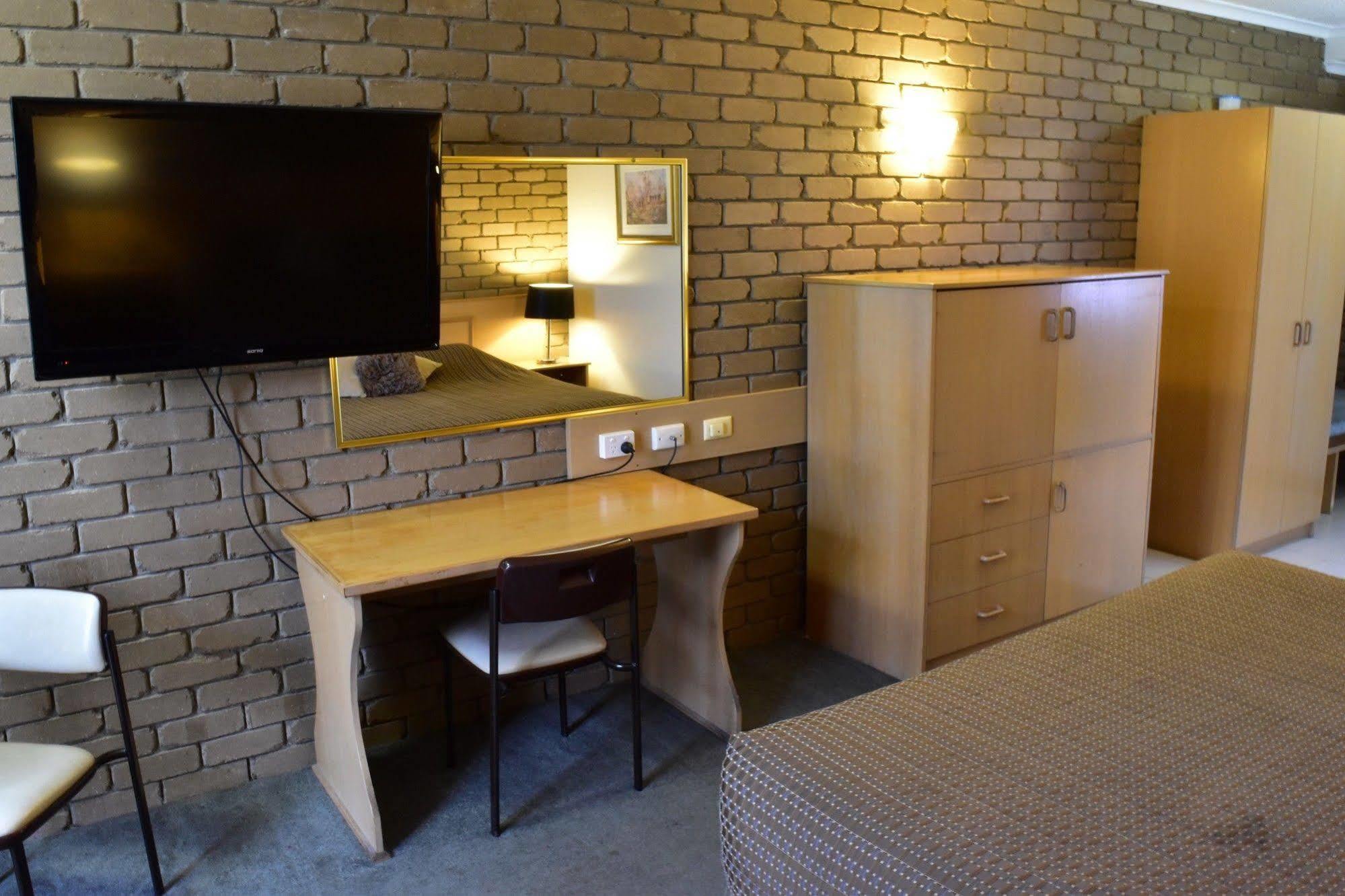 The Black Bull Motel Traralgon Bagian luar foto