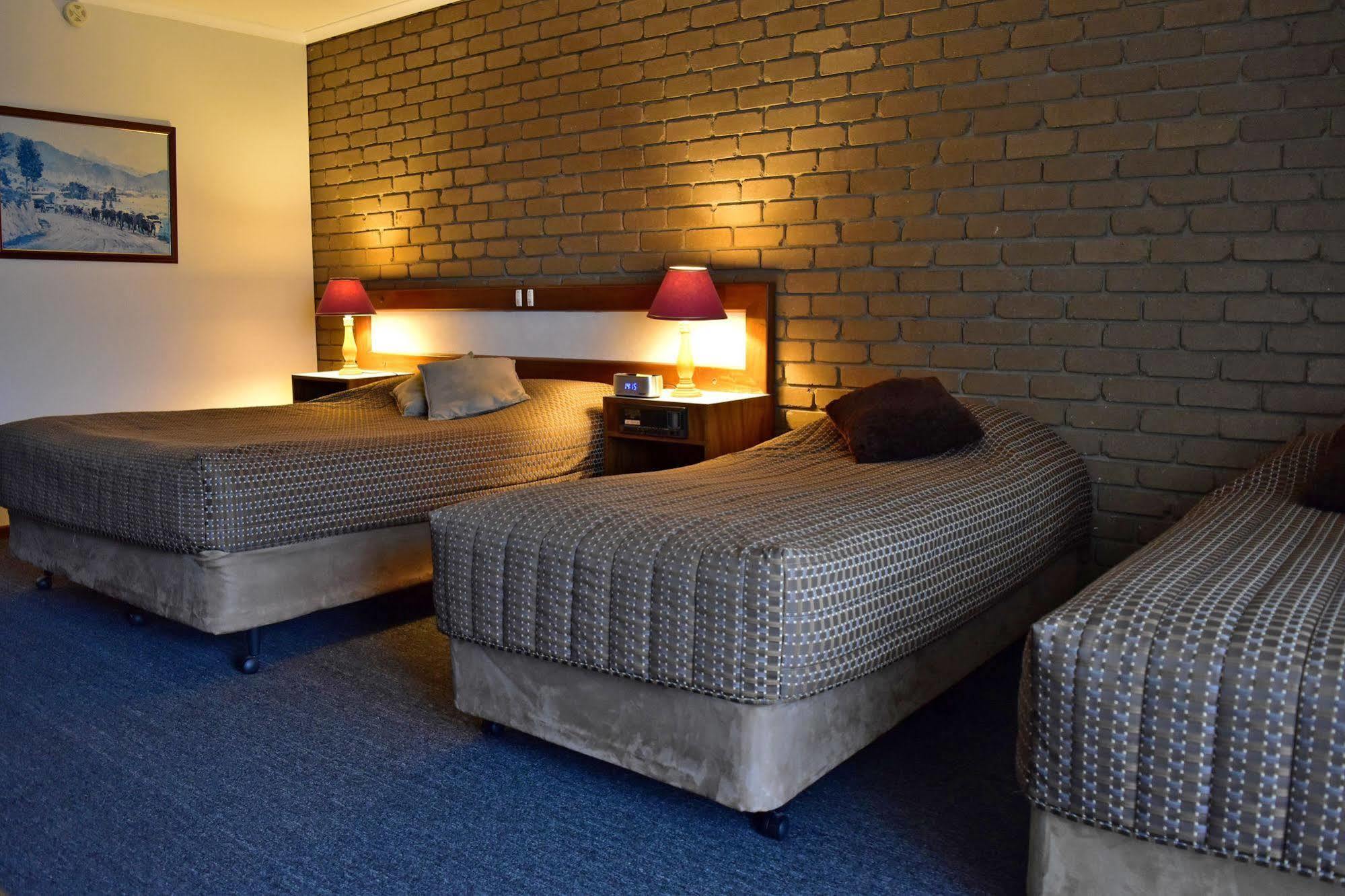 The Black Bull Motel Traralgon Bagian luar foto