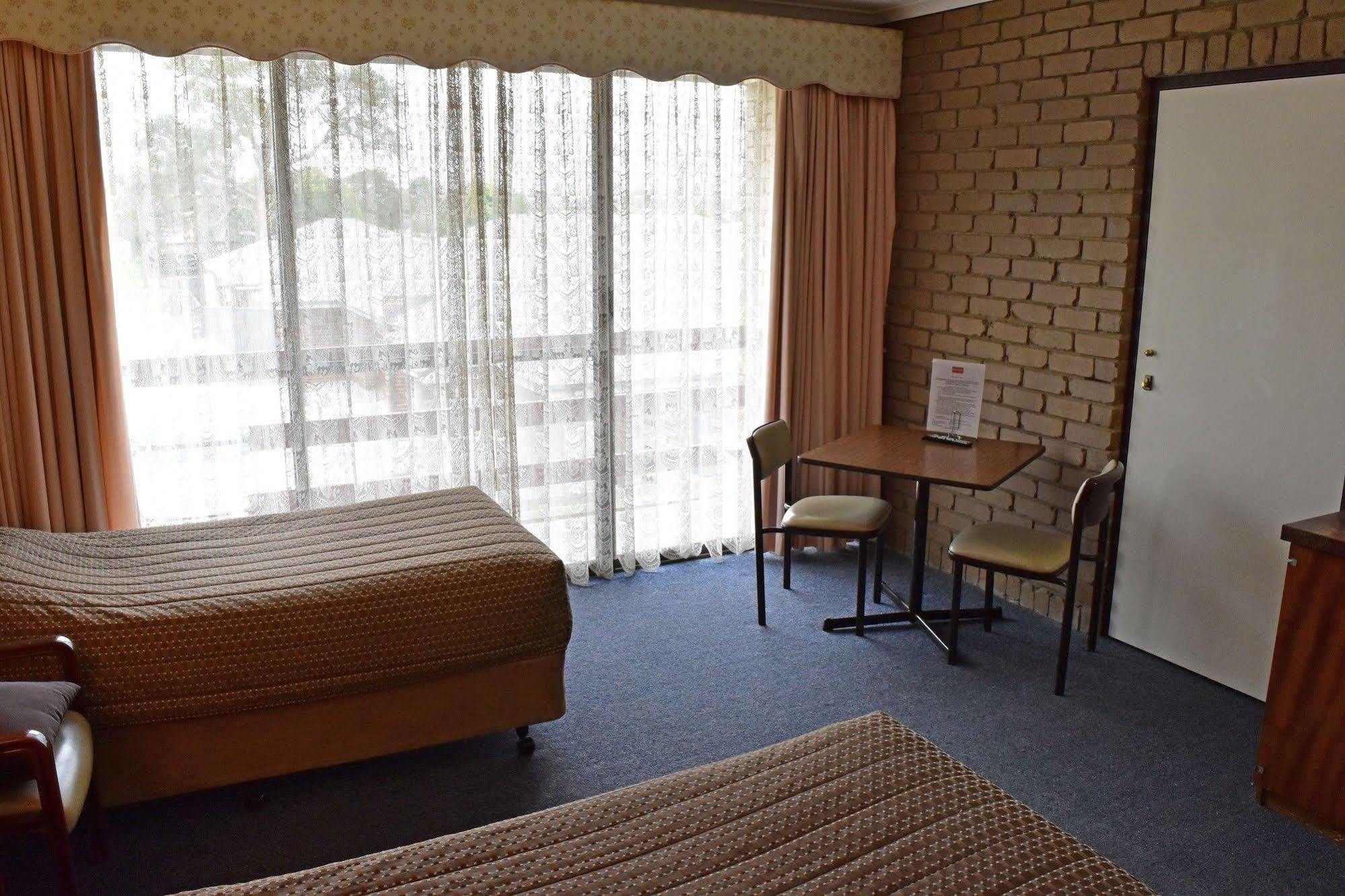 The Black Bull Motel Traralgon Bagian luar foto