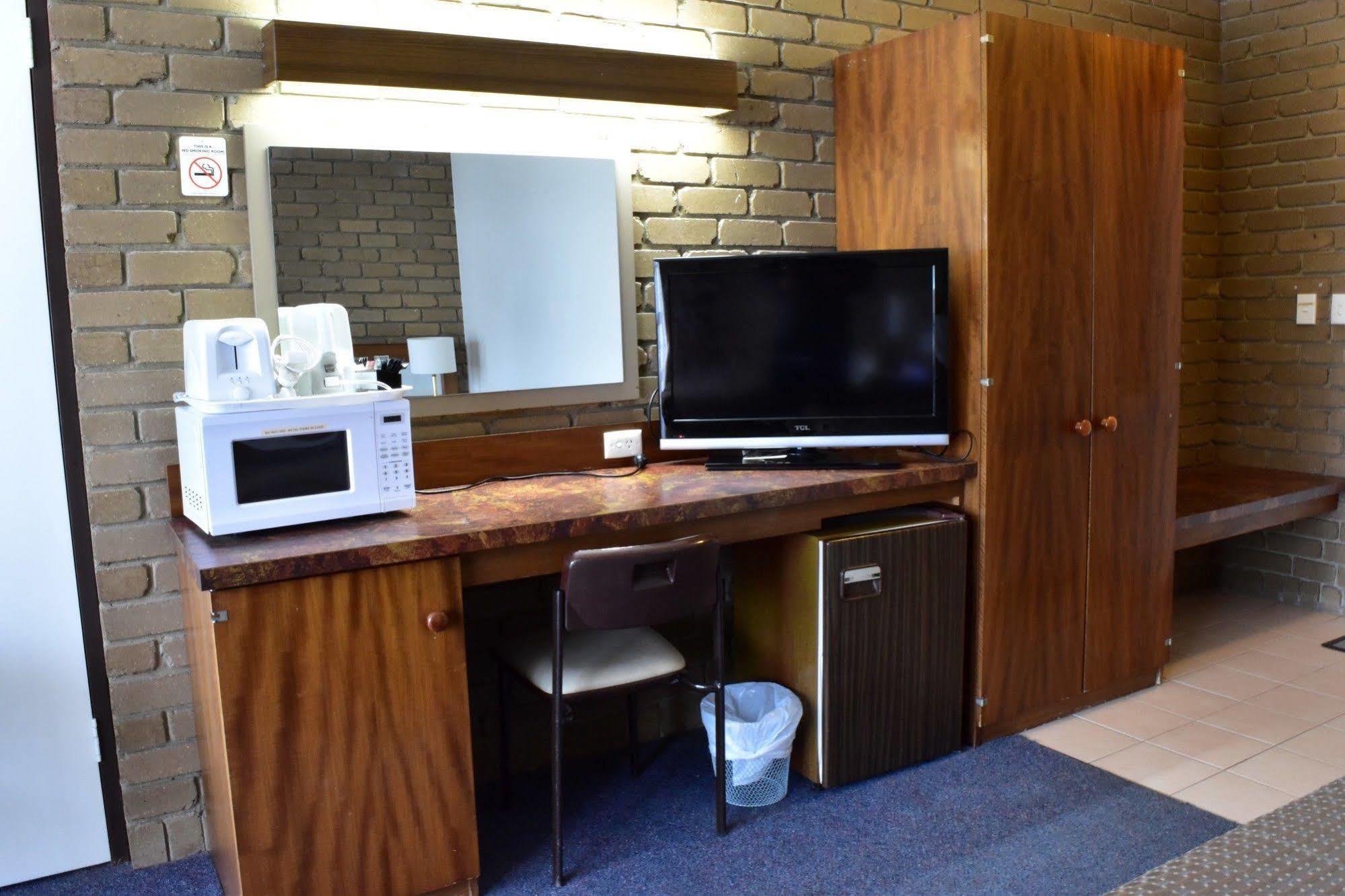 The Black Bull Motel Traralgon Bagian luar foto