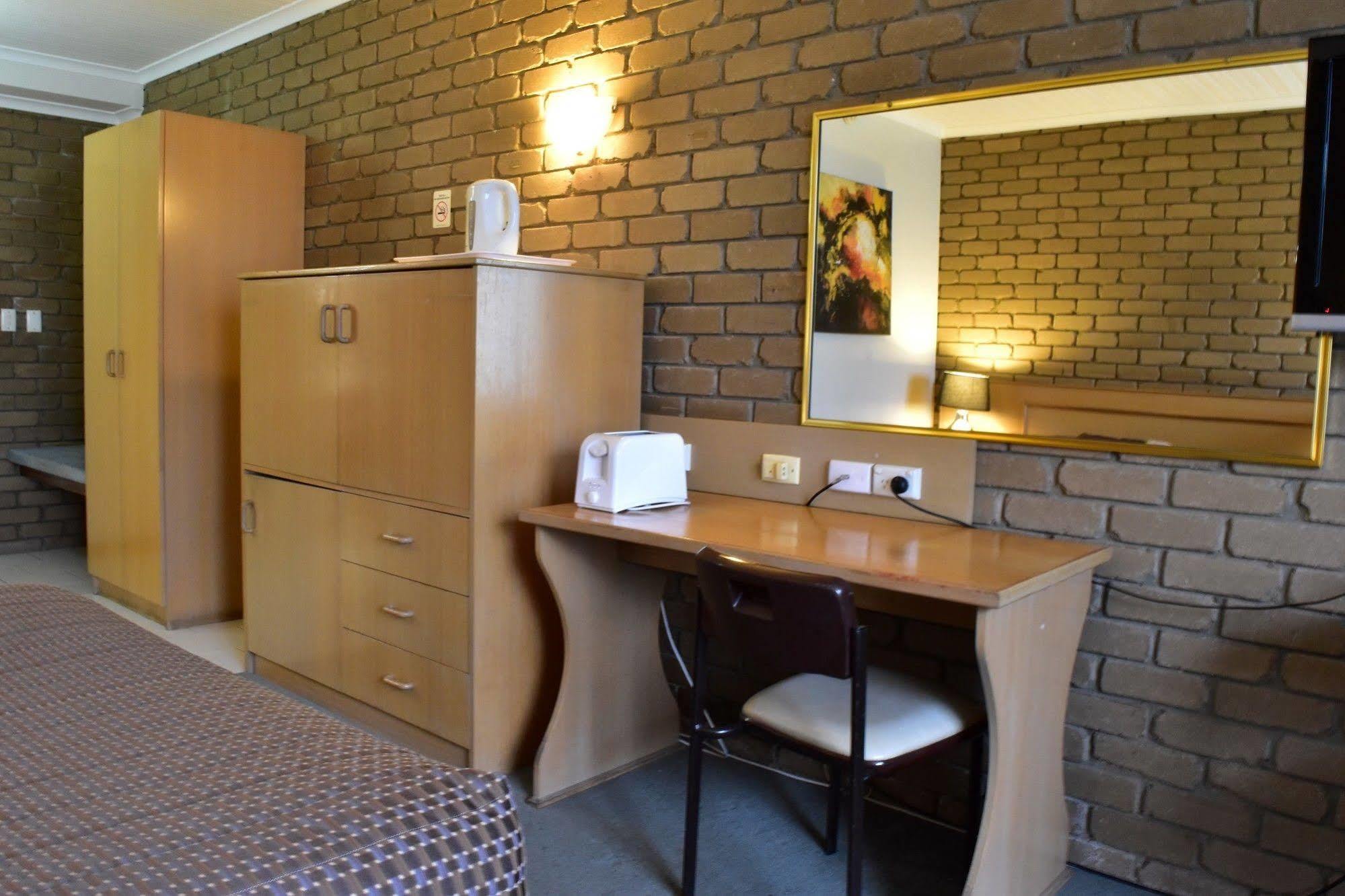 The Black Bull Motel Traralgon Bagian luar foto