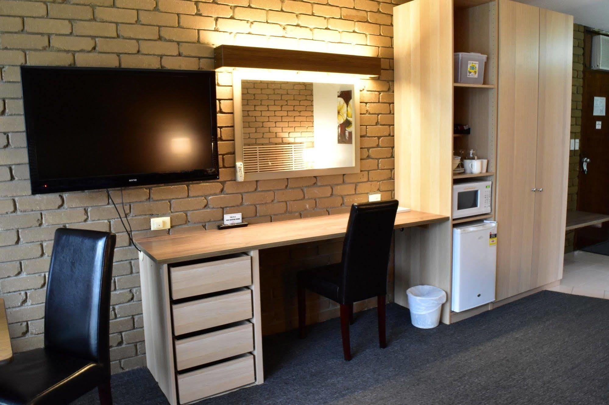 The Black Bull Motel Traralgon Bagian luar foto