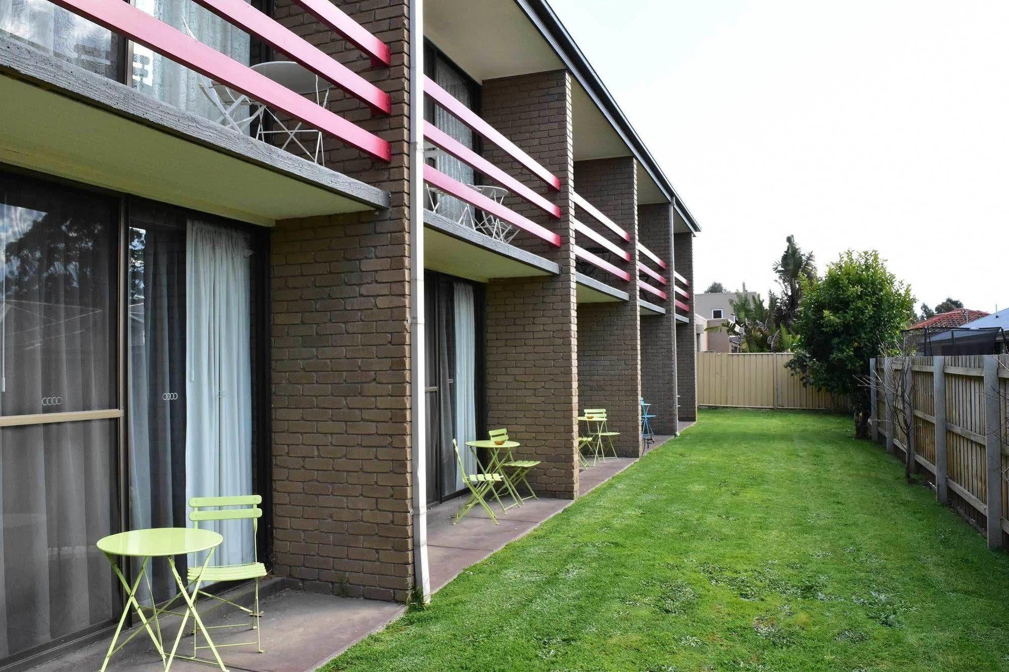 The Black Bull Motel Traralgon Bagian luar foto